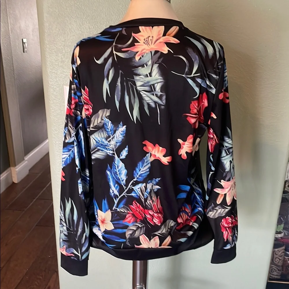 Stylish Black Floral Jacket - Picture 3 of 4